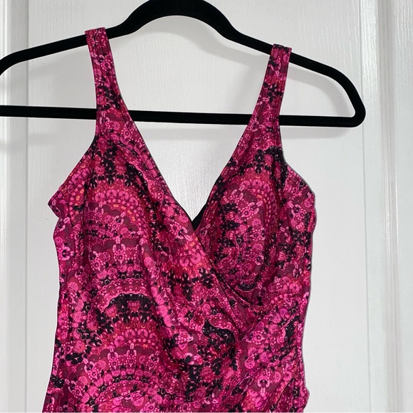 Miraclesuit One Piece Bathing suit - Picture 4 of 4